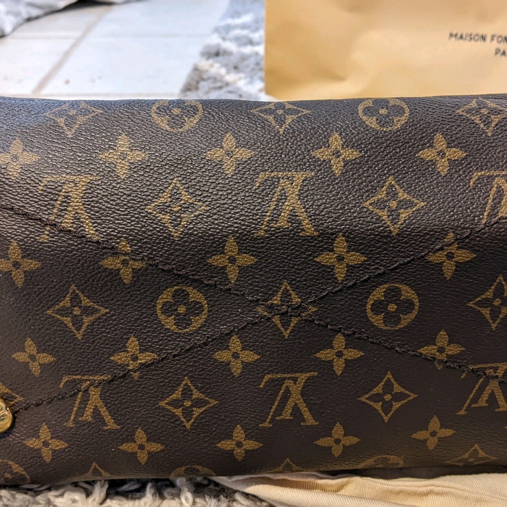 LV authentic - Picture 7 of 8